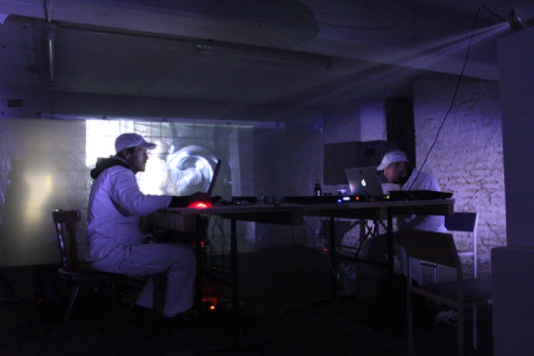 <p>Teufelsberg<br /><br />2008<br />Video and sound performance<br />Cruise & Callas</p>